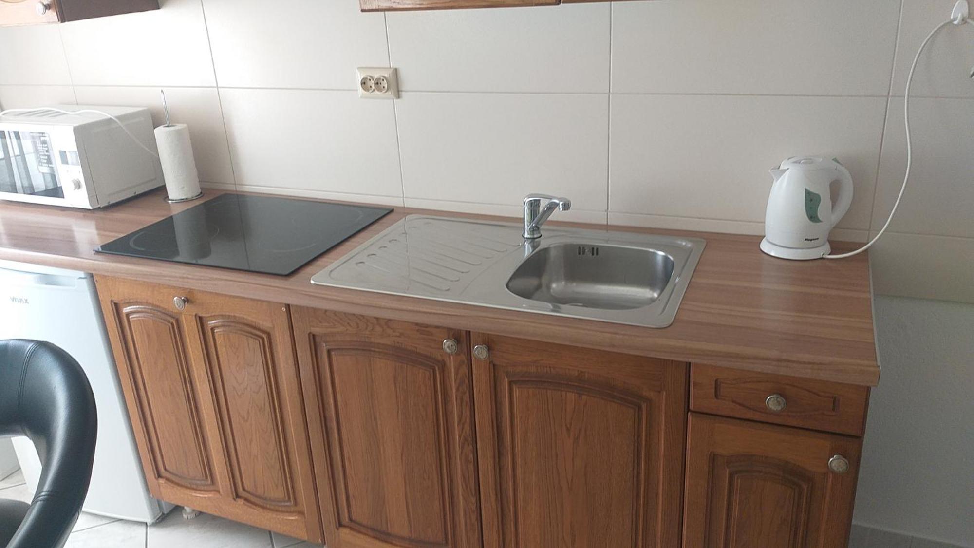 Jan 5 Apartment Pula Bilik gambar